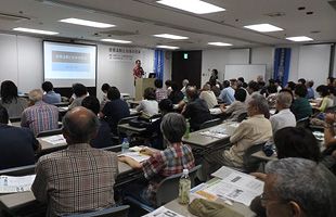 安保法制と日本の将来をテーマに開かれた講演会＝７月19日、福岡市