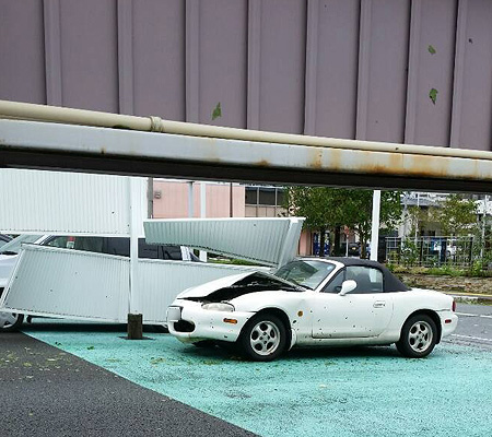 熊本県菊陽町　9：00　大破した乗用車