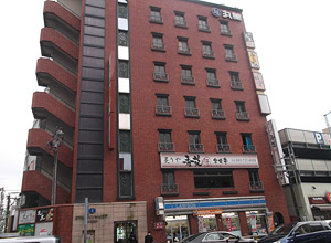 ロマネスクリゾートホテル西中洲ビル2F：同社はここに『福岡叙々苑西中洲店』を構えていたが、現在では別の焼肉店が入っている