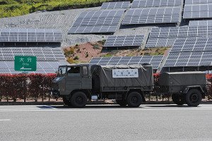 災害地に急ぐ自衛隊　山田SAにて