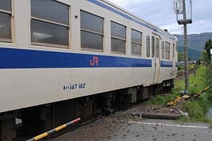4月16日、赤水駅付近で脱線した回送列車