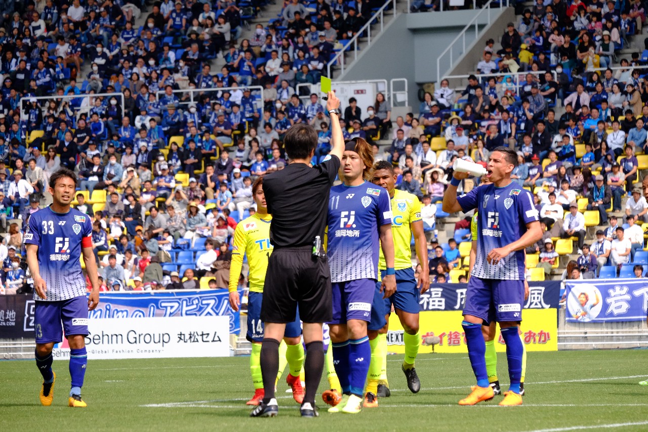 アビスパ 退場者続出の荒れた試合を制す 福岡2 1栃木 公式 データ マックス Netib News