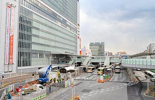 ▲新横浜駅