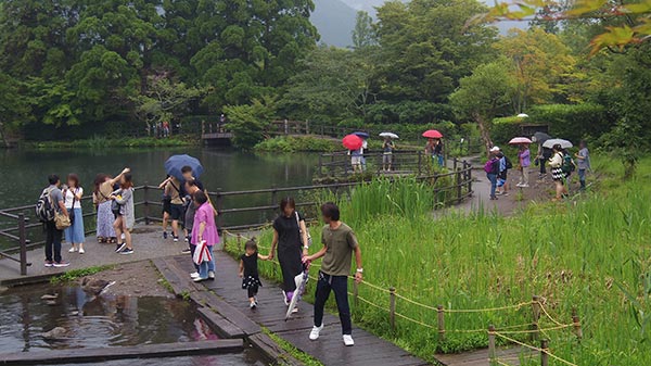 湯布院、金鱗湖の様子