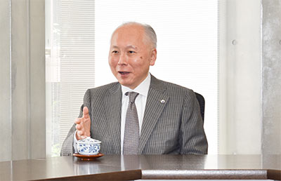 岡田勢聿氏