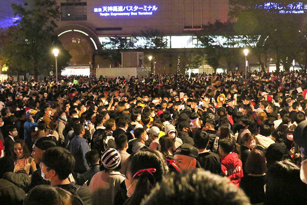 密 密 福岡市 警固公園のハロウィン 公式 データ マックス Netib News 密 密 福岡市 警固公園のハロウィン 公式 データ マックス Netib News