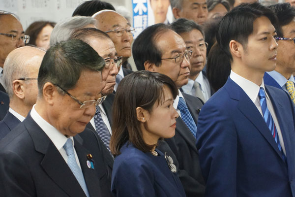2019年の北海道知事選挙で、菅チルドレンの鈴木直道氏を推した、吉川貴盛・元農水大臣（左端）