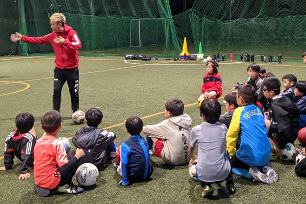 R W Sドリブル塾 子どもたちが後悔しないサッカー人生を 超絶テクニックのドリブルスクールが福岡でイベント 公式 データ マックス Netib News