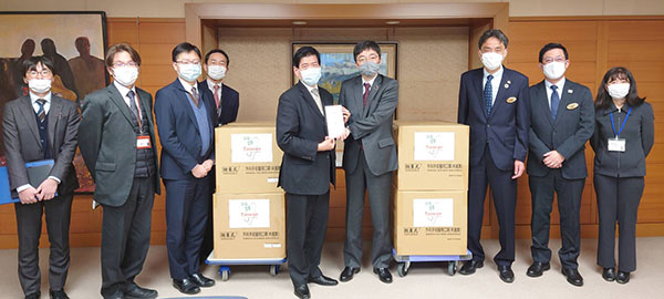 （左から5人目）陳総領事、（右から4人目）木村敬熊本県副知事