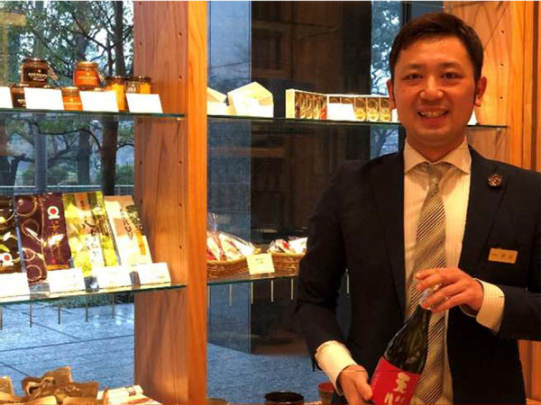 支配人を務める前田幸輝氏は北九州市出身。長年飲食業界に携わり、海外での勤務経験も持つ