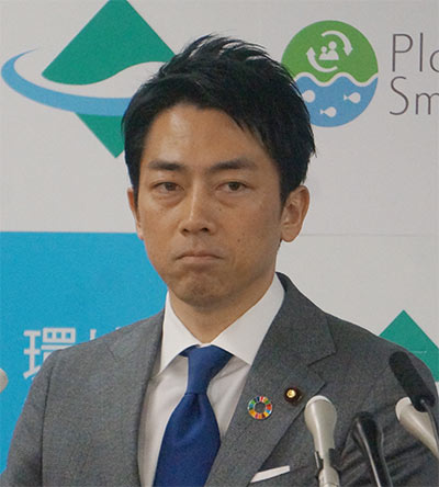 記者会見で石炭火力反対を表明する小泉進次郎環境大臣