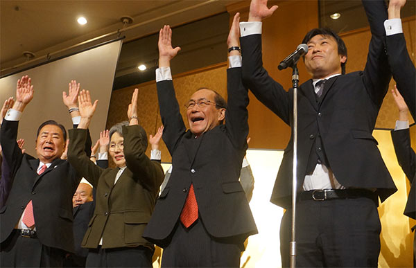 勝利の万歳。門川大作氏