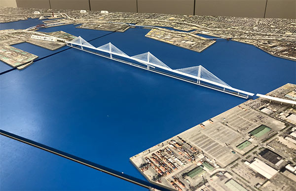 連続斜張橋の模型（写真提供：阪神高速道路㈱）