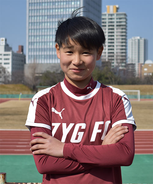 糸島市のサッカーチーム、ZYG FCに所属する楢崎綾香さん
