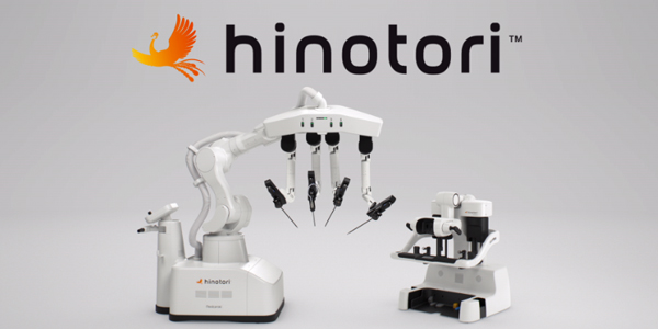 手術支援ロボット「hinotori」（左からロボット本体、操作台）