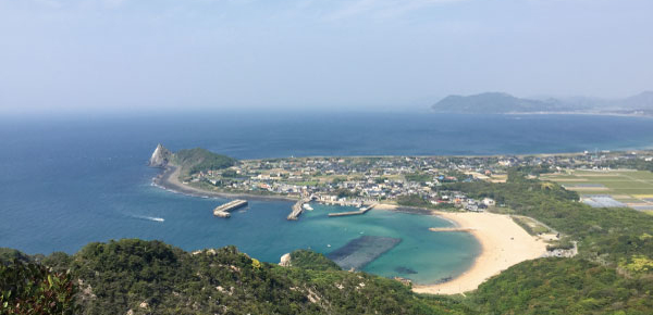 立石山より芥屋海岸を臨む