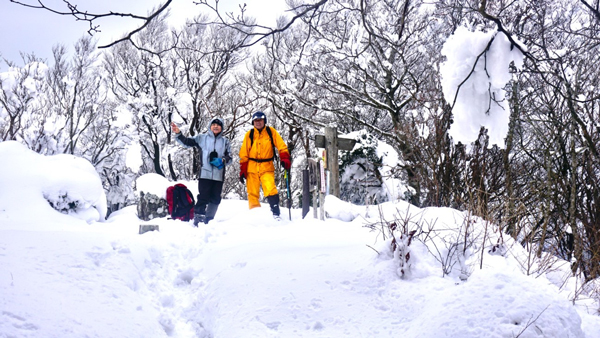 金山山頂（967m）に到着