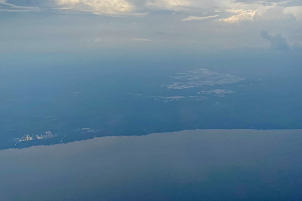 カリマンタン（ボルネオ）島ヤシの森（機上にて撮影）