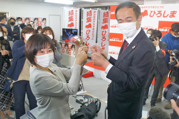 宮口氏、勝利のグータッチ