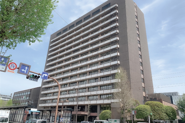 1981年11月竣工の三代目となる熊本市役所