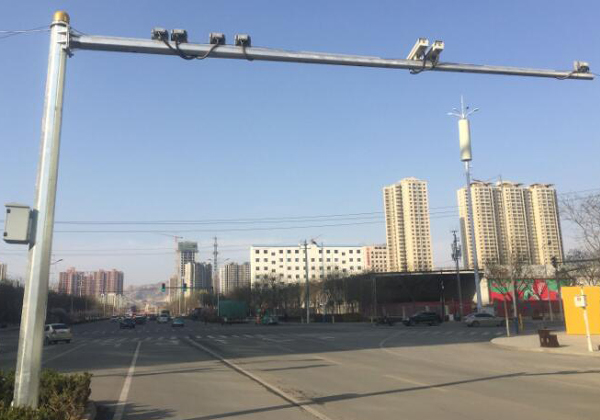 新疆の街頭の監視カメラ