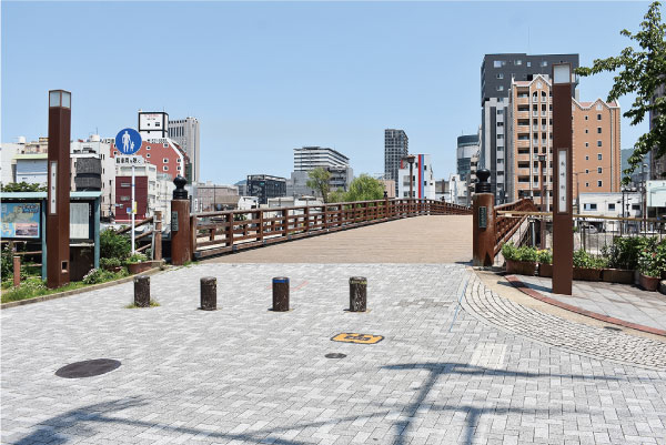 長崎街道の起点「常盤橋」