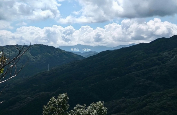 鐘撞山から脊振山を展望