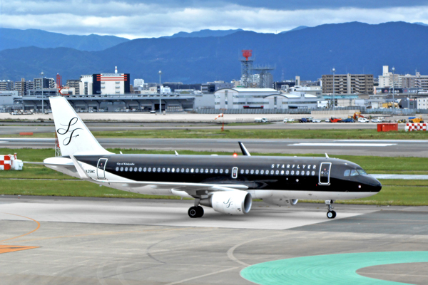 ペット同伴搭乗導入を目指すスターフライヤーの旅客機