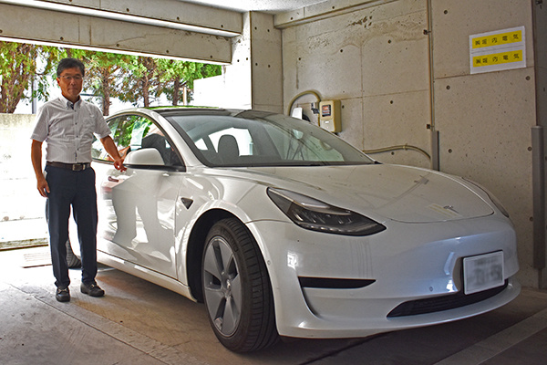 堀内社長の愛車は電気自動車の「テスラ」