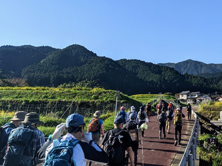 脊振山へ向かう参加者