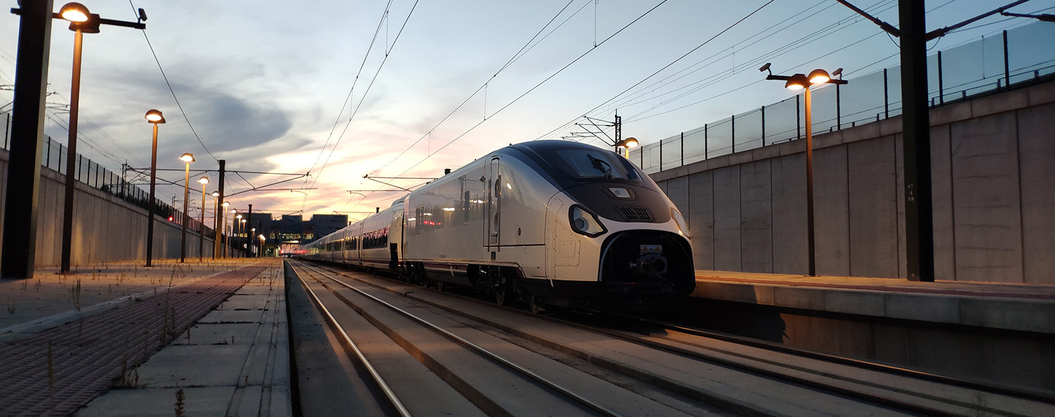 スペイン・タルゴ社のホームページに掲載されている軌間可変電車「タルゴ・アヴェリル」。時速330㎞の走行が可能という。