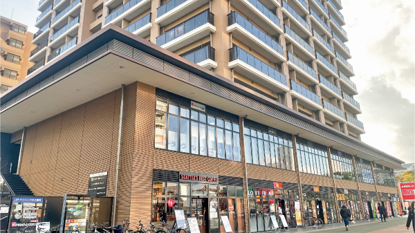 吉塚駅前の商業施設