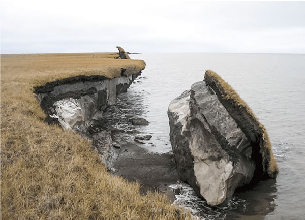 永久凍土のブロックがアラスカの北極海岸で崩壊した（米国地質調査所）