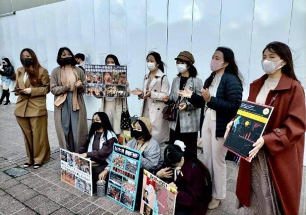 東京で開かれたデモ（21年）
