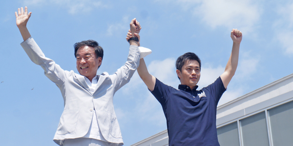 吉村洋文・大阪府知事（写真右）と松沢成文氏（写真左）