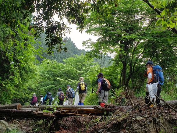 清掃登山に向かう登山組