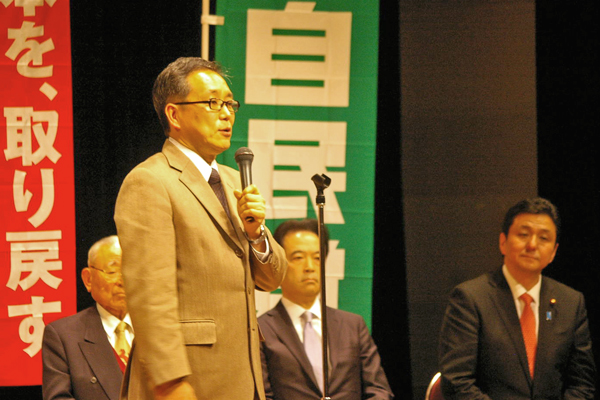江島潔参院議員（補選で初当選した2013年当時）