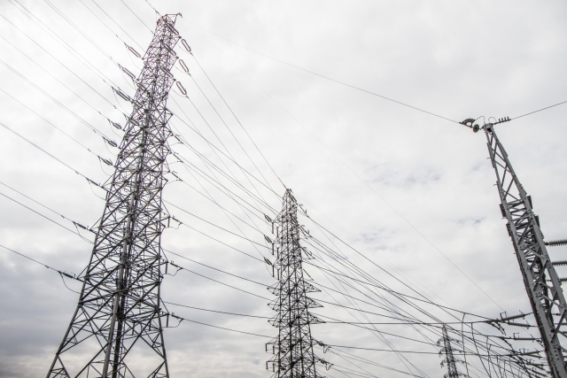 電気 送電 イメージ