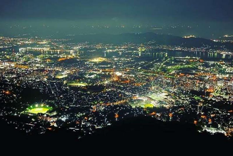 皿倉山から一望する八幡東区の夜景