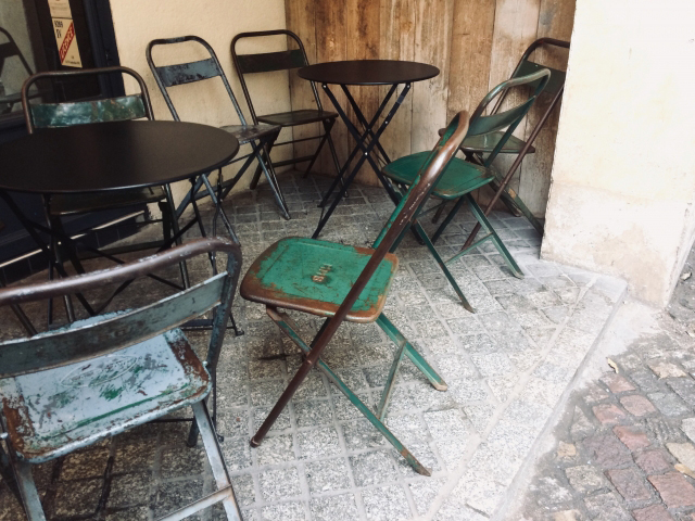 パリのカフェ イメージ