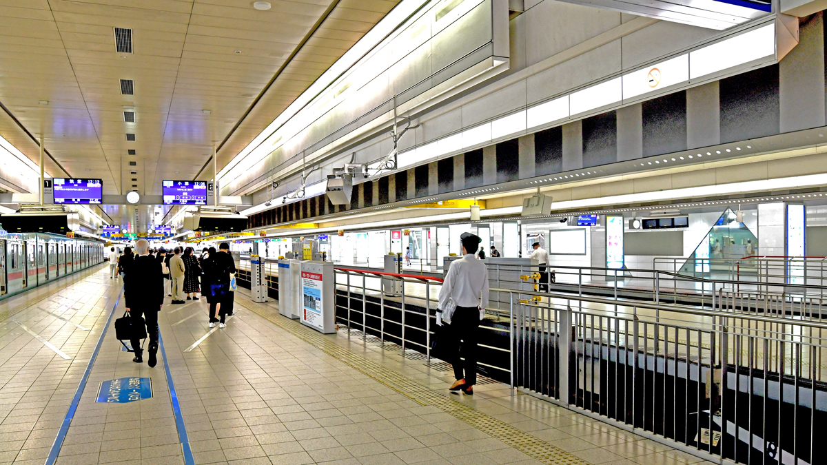 写真3　西鉄福岡（天神）駅はホームの容量が不足