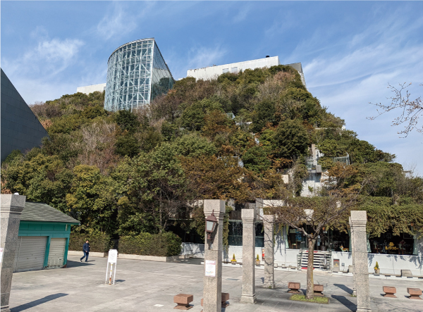 アクロス福岡：シンボリックな植栽の保守管理裏方ツアーは人気の学習プログラムとなる