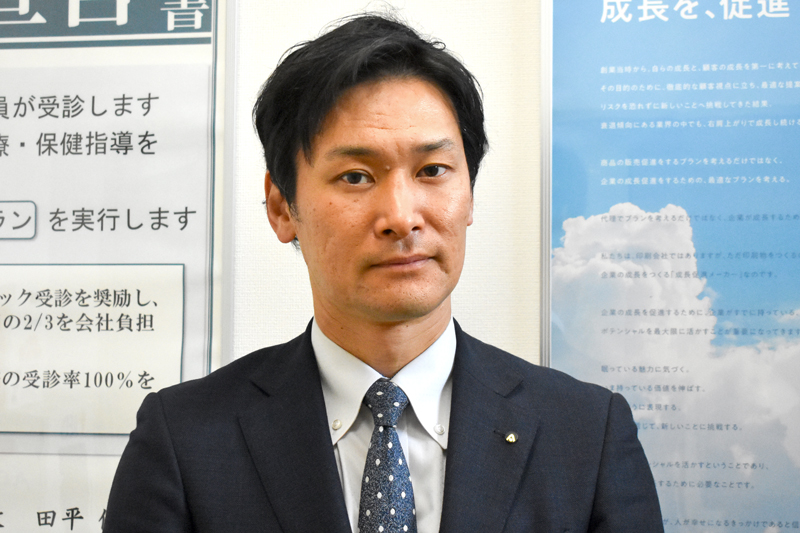 アド印刷（株）　古賀 照也 代表取締役社長