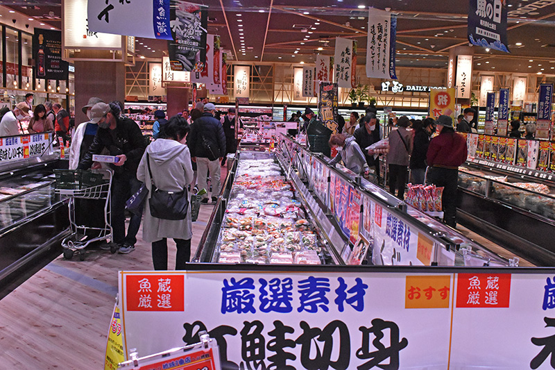膨大な鮮魚売場