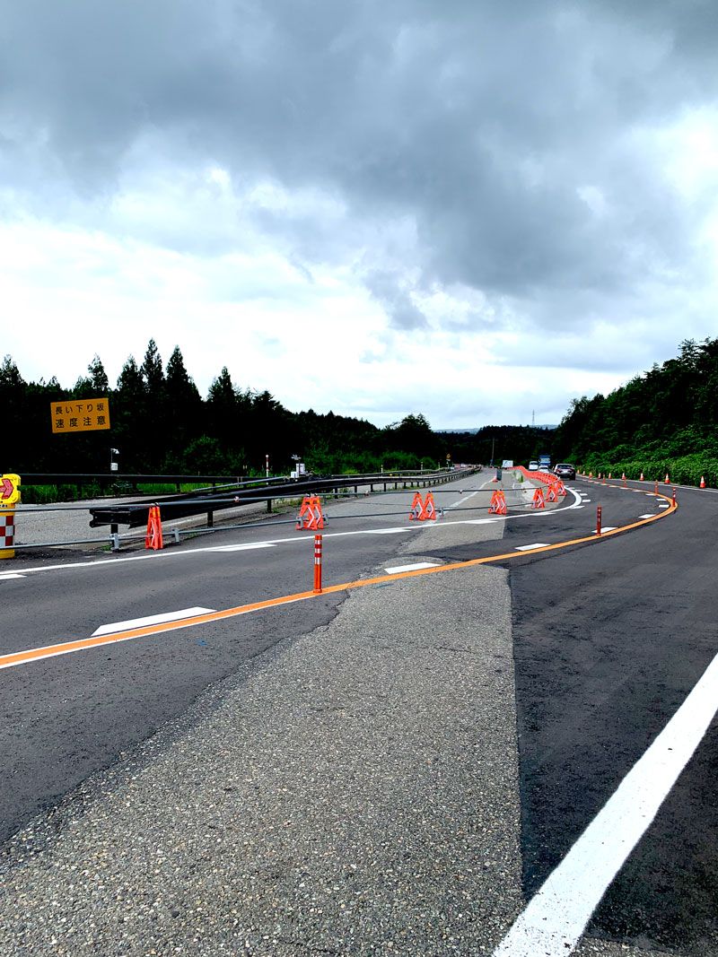 能登現地レポート つぎはぎ状態の道路