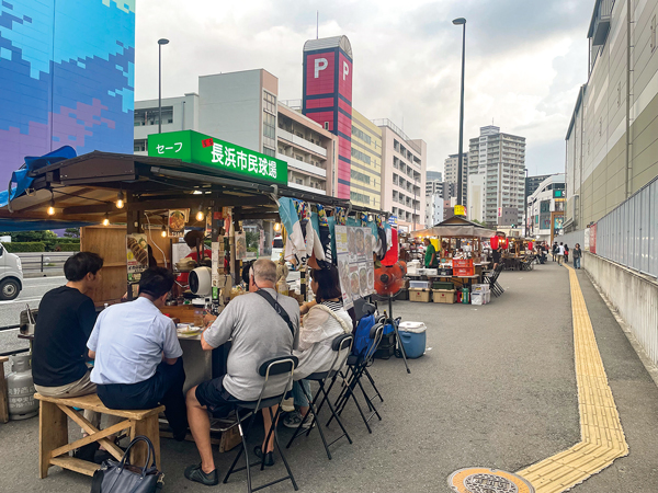 福岡名物の屋台のイメージ。常連となっている在留外国人もいる