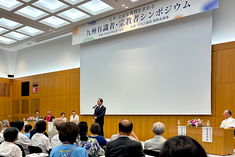 シンポジウムで語る田中富広会長