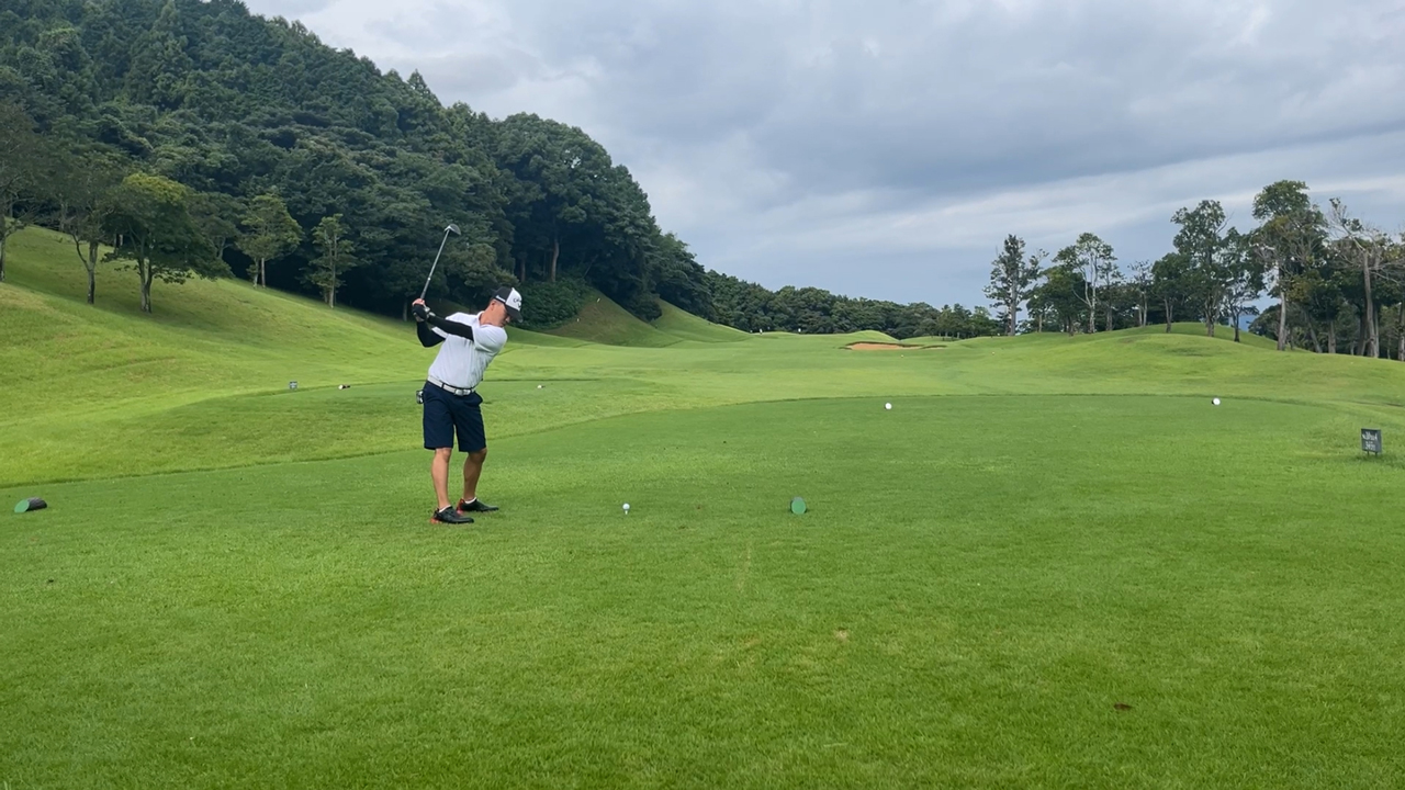 雨天でもナイスショットが飛び交った