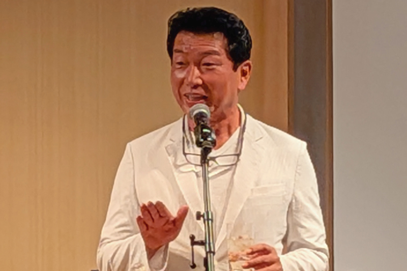 乾杯の挨拶を行う（株）アネッツ・テレサポートの森口一寛氏