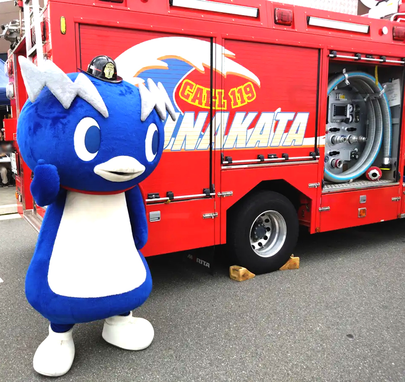 たまピーと展示された消防車　玉屋HPより